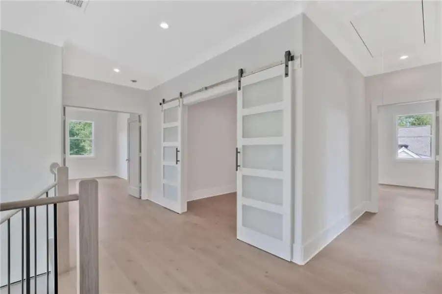 Spacious, unfurnished interior of a new home in , Atlanta (Image 25).