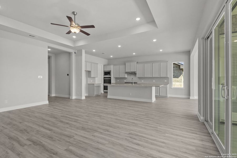 Spacious, unfurnished interior of a new home in Stillwater Ranch 45', San Antonio (Image 26).