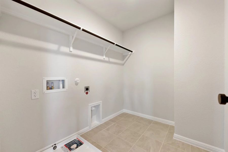 Spacious, unfurnished interior of a new home in Berry Creek Highlands, Georgetown (Image 43).