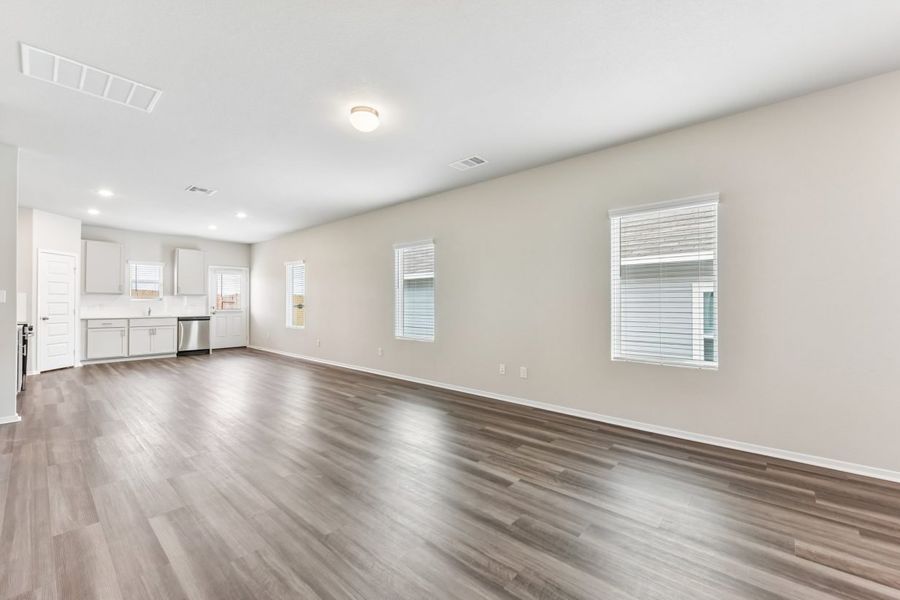 Spacious, unfurnished interior of a new home in Edgebrooke, Pflugerville (Image 10).