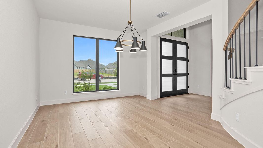 Spacious, unfurnished interior of a new home in Valencia, Manvel (Image 10).
