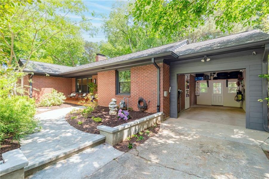 Exterior details and patio area of a home in , Decatur (Image 23).