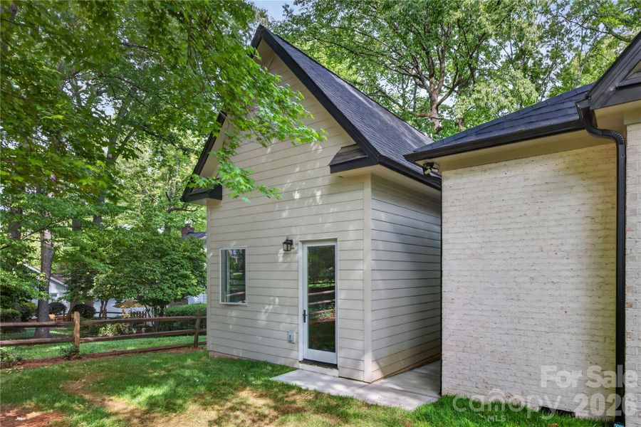 Exterior details and patio area of a home in , Charlotte (Image 4).