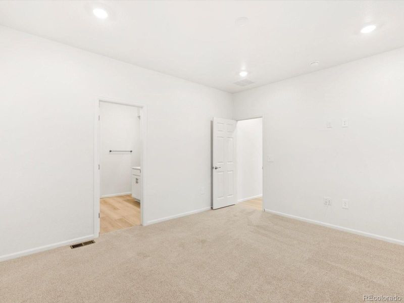 Spacious, unfurnished interior of a new home in , Windsor (Image 14).