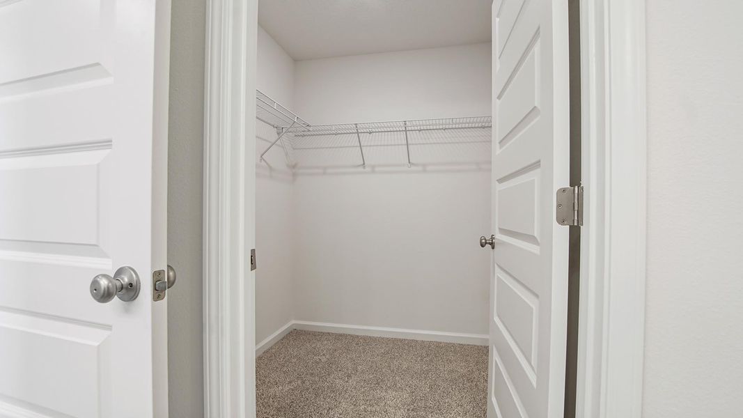 Spacious, unfurnished interior of a new home in Owl's Head East, Freeport (Image 13).