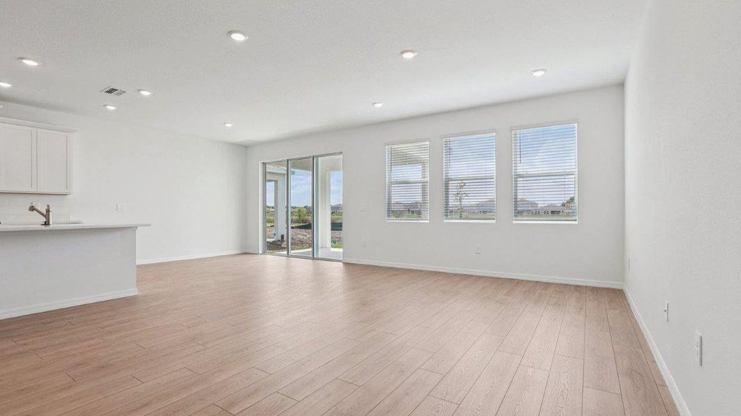 Spacious, unfurnished interior of a new home in Summerlin at Hawthorne Ranch, Lakeland (Image 22).