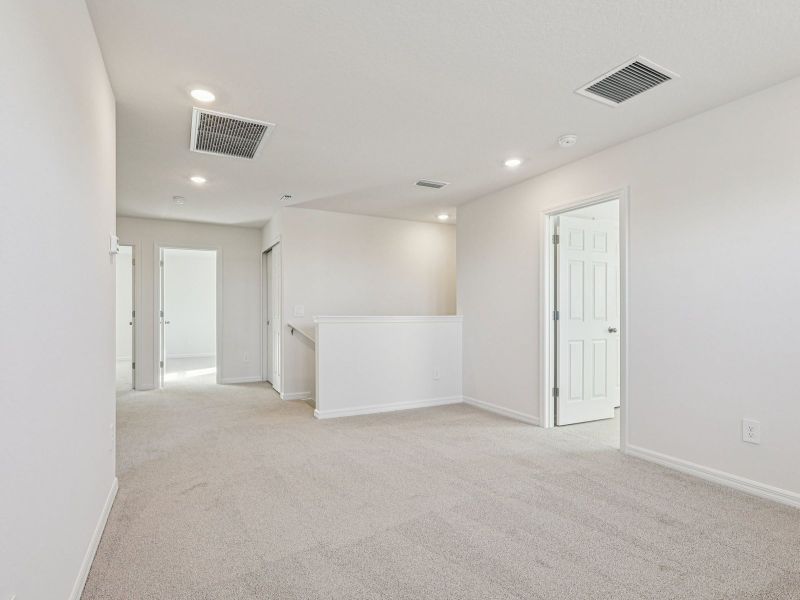 Spacious, unfurnished interior of a new home in The Reserve at Twin Lakes, St. Cloud (Image 10).