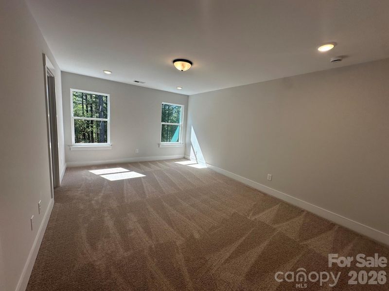Spacious, unfurnished interior of a new home in Blythe Mill Townhomes, Waxhaw (Image 11).