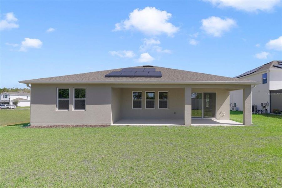 Exterior details and patio area of a home in Acuera Estates, Apopka (Image 3).