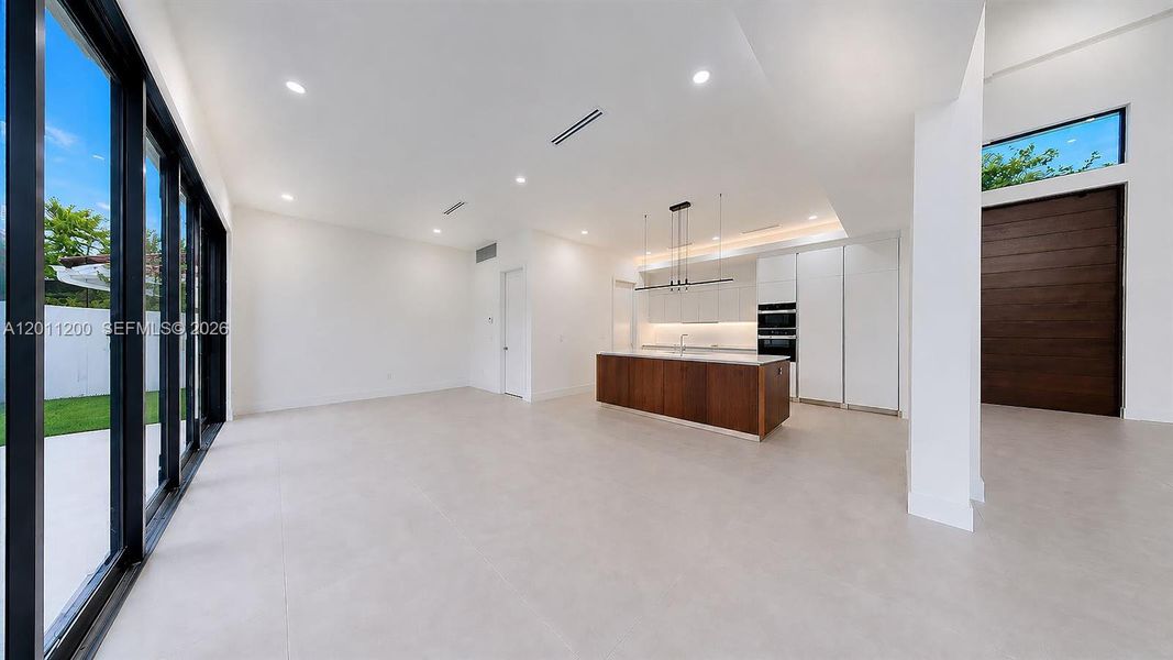 Spacious, unfurnished interior of a new home in , Miami Lakes (Image 86).