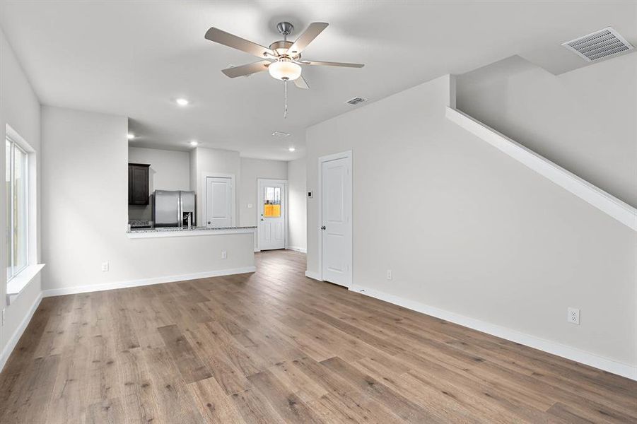 Spacious, unfurnished interior of a new home in Sherman Heights, Sherman (Image 6).