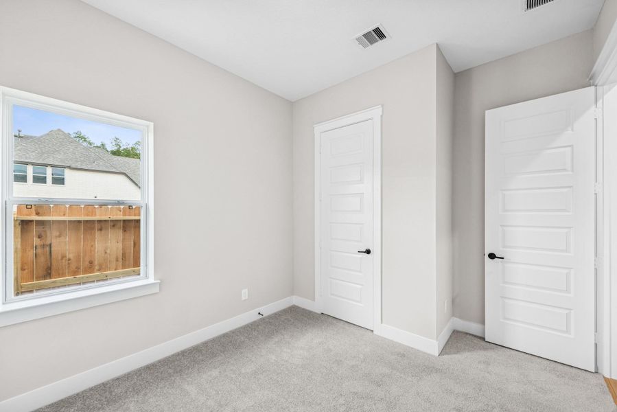 Spacious, unfurnished interior of a new home in The Highlands 40', Porter (Image 20).