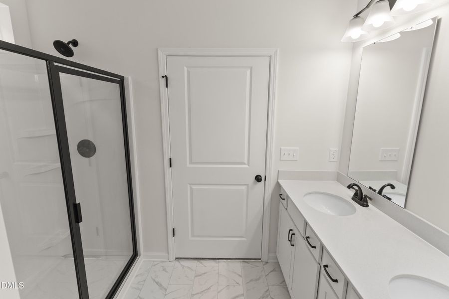 Walk-in-Shower Walk-in-Shower