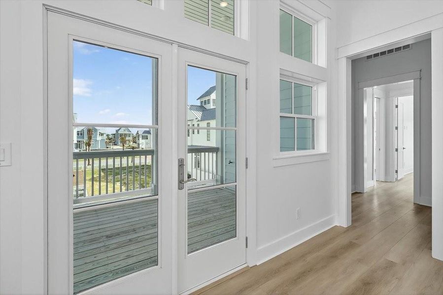 Spacious, unfurnished interior of a new home in , Port Aransas (Image 30).