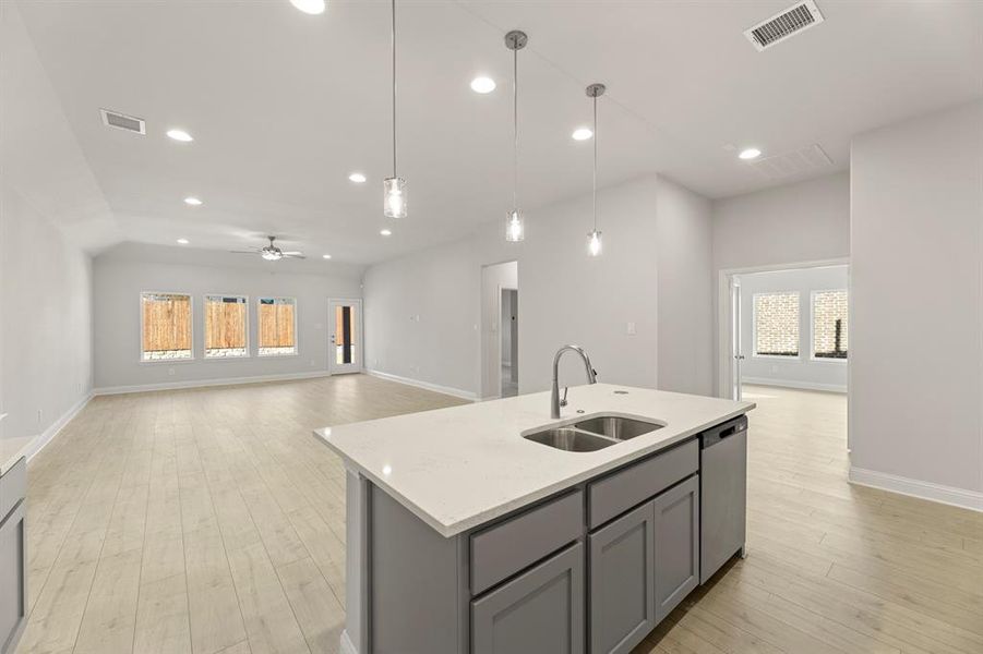 11. 2907 Hanscom - Kitchen (2) 11. 2907 Hanscom - Kitchen (2)