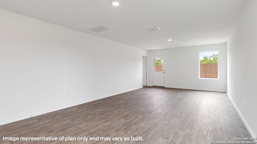 Spacious, unfurnished interior of a new home in Lucero, San Antonio (Image 12).