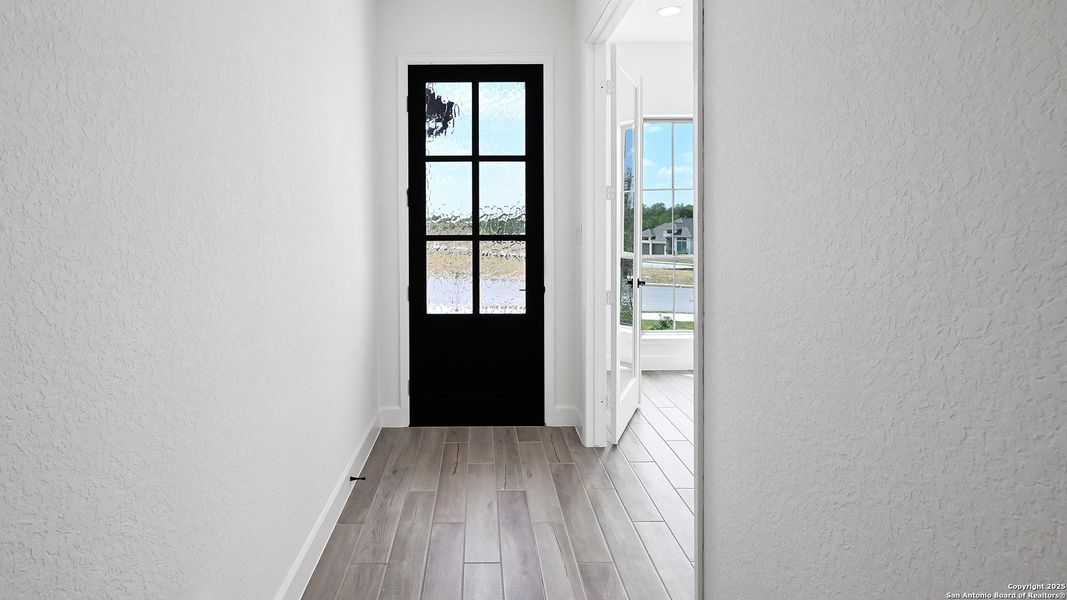 Spacious, unfurnished interior of a new home in Homestead 55', Cibolo (Image 23).