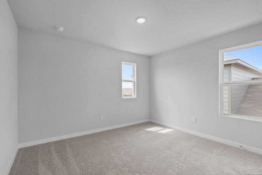 Spacious, unfurnished interior of a new home in Park Place, New Braunfels (Image 17).