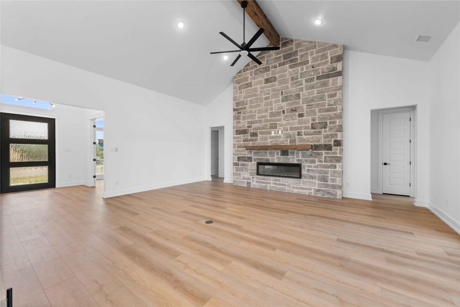 Spacious, unfurnished interior of a new home in Daniels Mountain, Georgetown (Image 19).