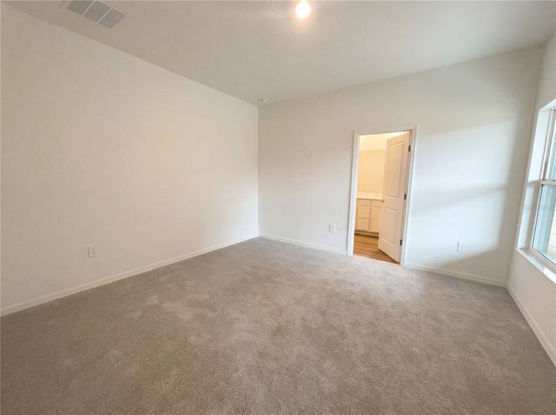 Spacious, unfurnished interior of a new home in Grand Park, Dunnellon (Image 13).