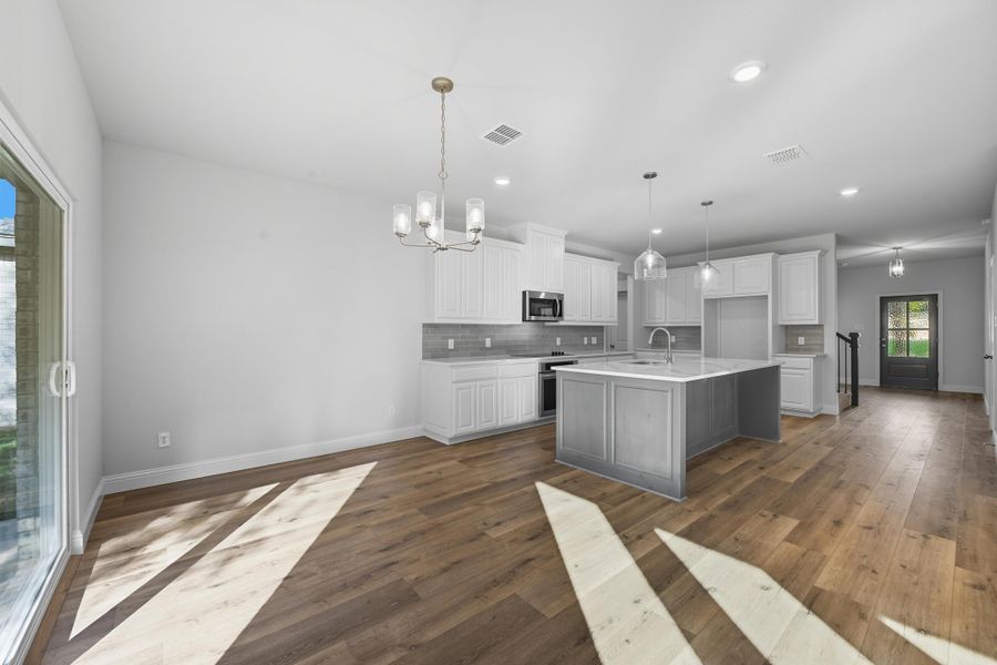 Representative unfurnished interior of a home built from the Garrison III by Cheldan Homes in Arbor Oaks, Boyd (Image 27).