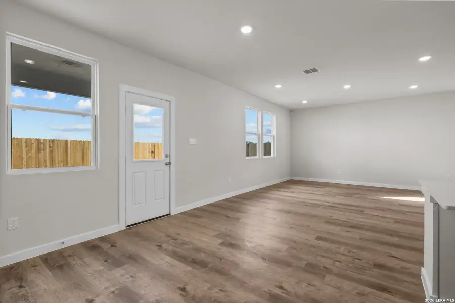 Spacious, unfurnished interior of a new home in Summerlin, San Antonio (Image 19).