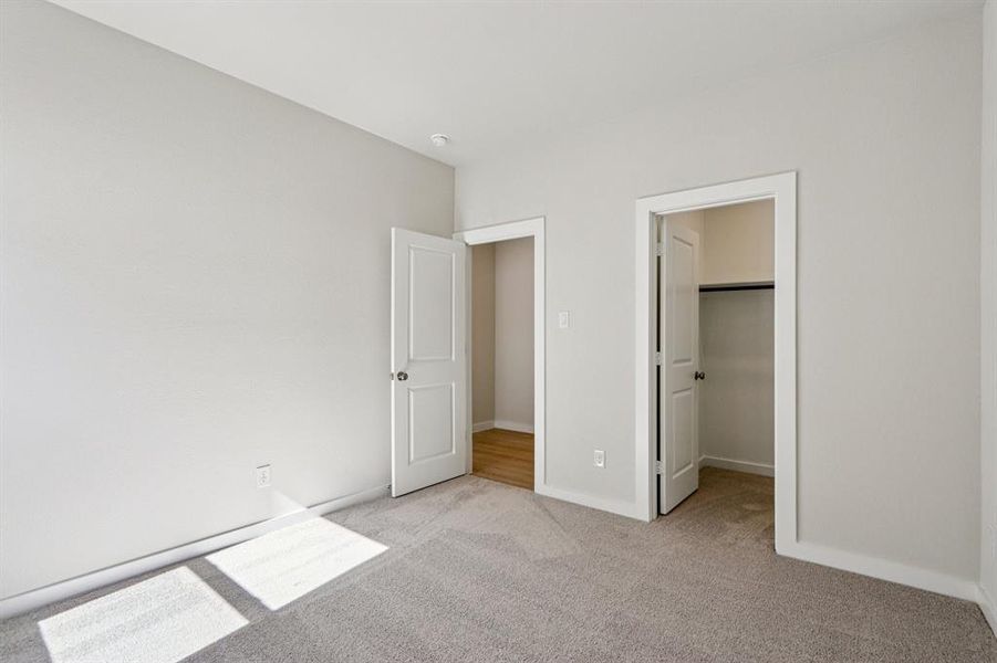 Spacious, unfurnished interior of a new home in Hickory Hill, Sherman (Image 30).