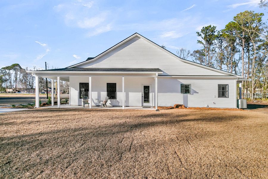Exterior details and patio area of a home in , Hollywood (Image 24).