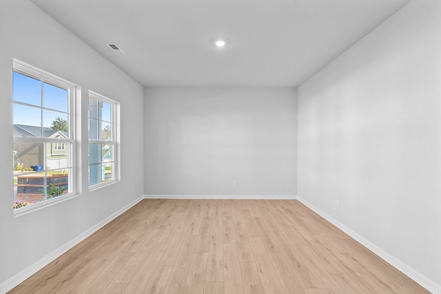 Spacious, unfurnished interior of a new home in Hanes Lake, Winston-Salem (Image 19).