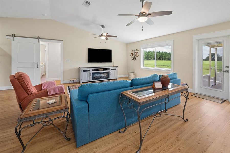 Furnished interior view inside a new home in , Chiefland (Image 7).