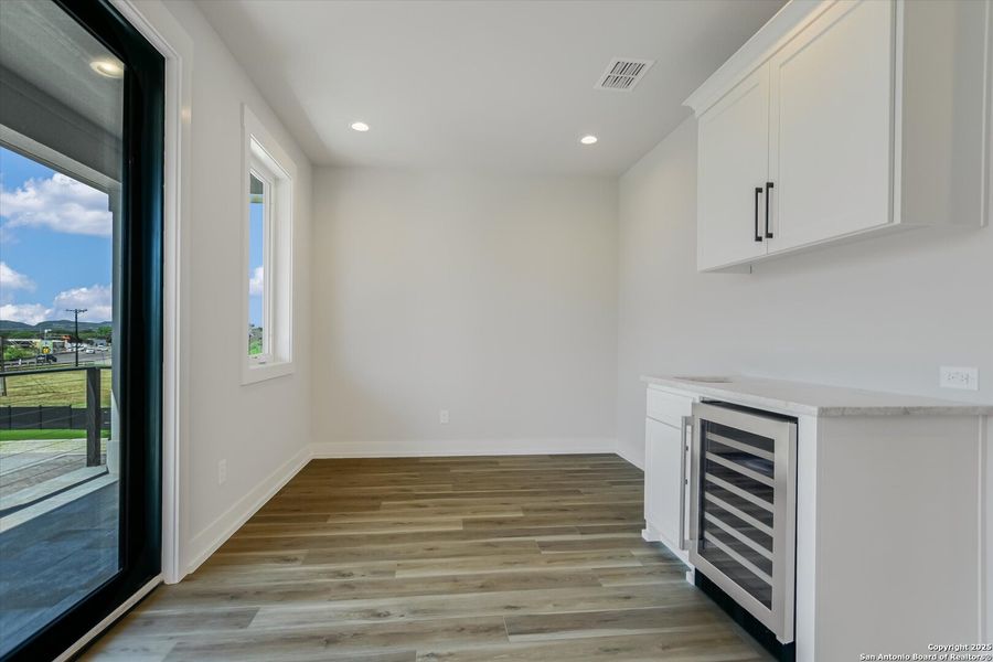 Spacious, unfurnished interior of a new home in , Kingsland (Image 34).