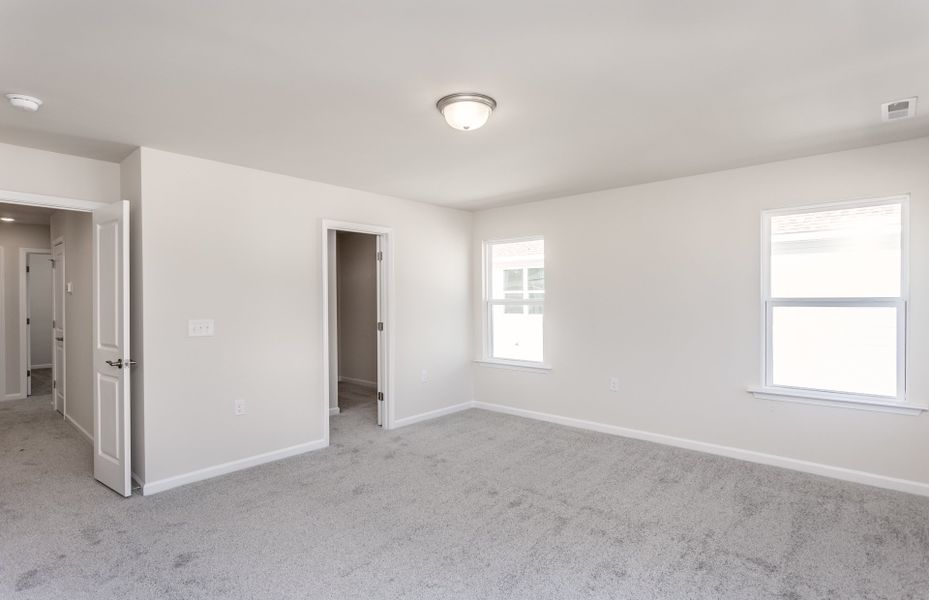 Representative unfurnished interior of a home built from the Richton by Pulte Homes in Riverlights, Wilmington (Image 12).