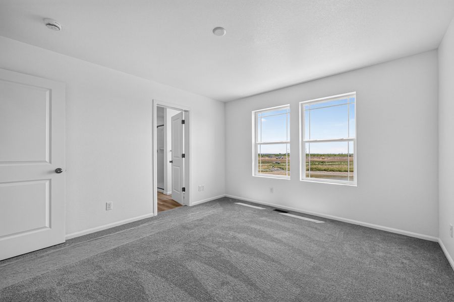 Spacious, unfurnished interior of a new home in Lake Bluff, Greeley (Image 17).