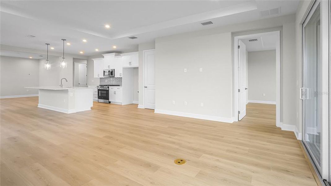 Spacious, unfurnished interior of a new home in Cresswind at Hammock Oaks, Lady Lake (Image 28).