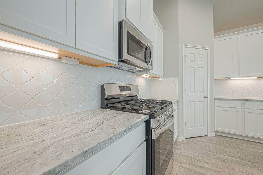 Representative furnished interior of a home built from the Floor Plan 2050 by Colina Homes in Grand Magnolia, Magnolia (Image 14).