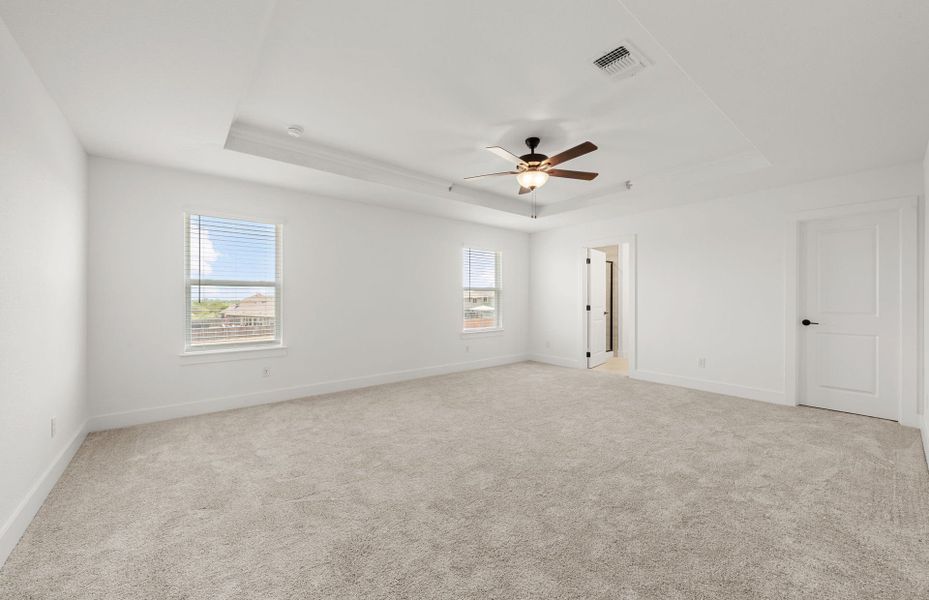 Spacious, unfurnished interior of a new home in Crosswinds, Kyle (Image 18).
