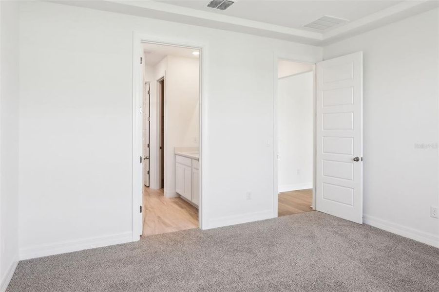 Spacious, unfurnished interior of a new home in Crescent Lakes - Reserve Series, Punta Gorda (Image 8). Spacious, unfurnished interior of a new home in Crescent Lakes - Reserve Series, Punta Gorda (Image 8).