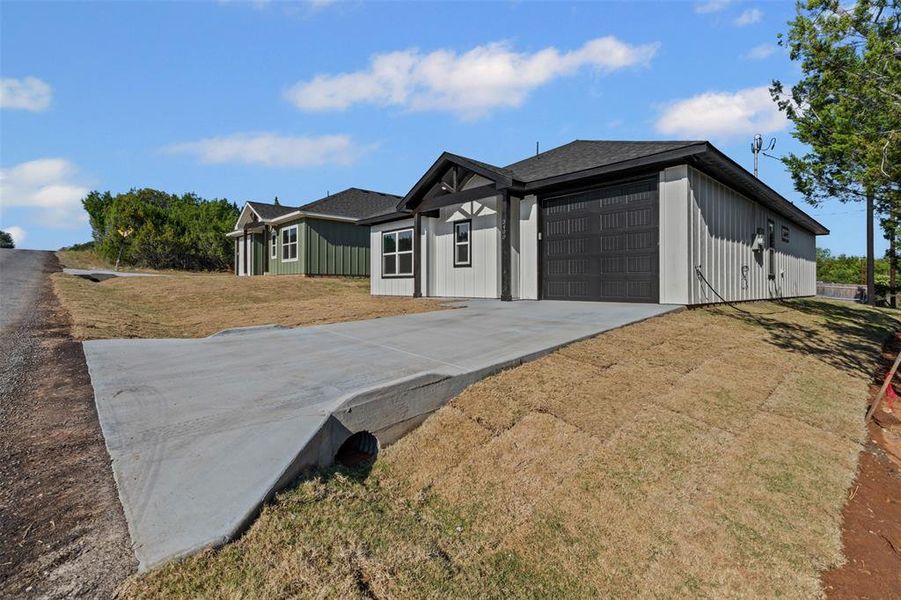 Exterior details and patio area of a home in , Granbury (Image 27).