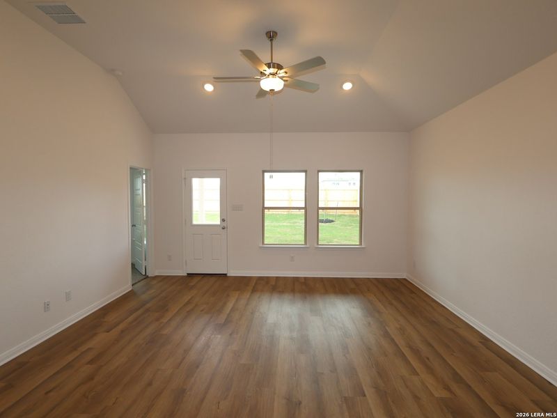 Spacious, unfurnished interior of a new home in Park Place, New Braunfels (Image 18).