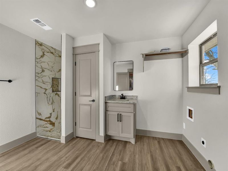 Furnished interior view inside a new home in , Millsap (Image 11).