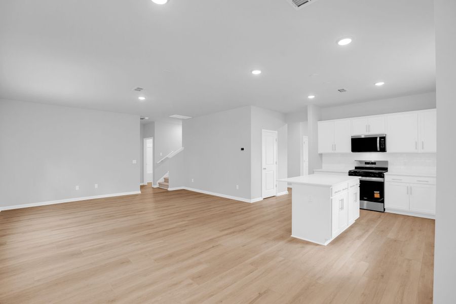 Spacious, unfurnished interior of a new home in Bradford Pointe, Summerville (Image 29).