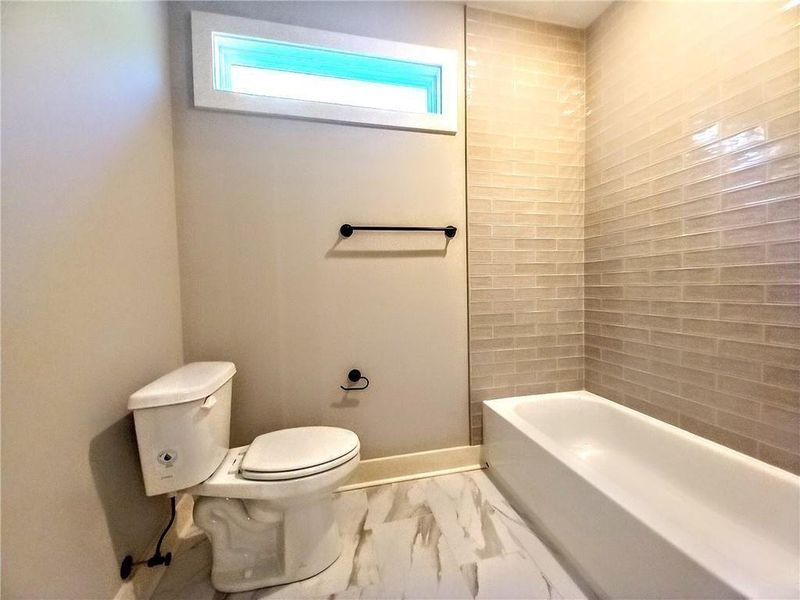 Furnished interior view inside a new home in , Temple (Image 43).