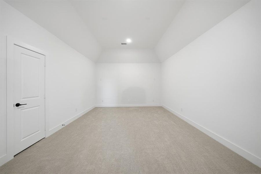 Spacious, unfurnished interior of a new home in , Prosper (Image 28).