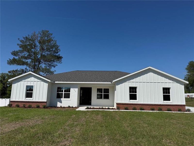 Exterior details and patio area of a home in , Ocala (Image 31).