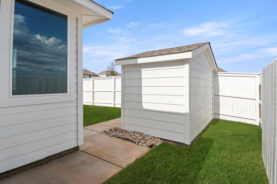 Exterior details and patio area of a home in Harvest Ridge, Elgin (Image 4).