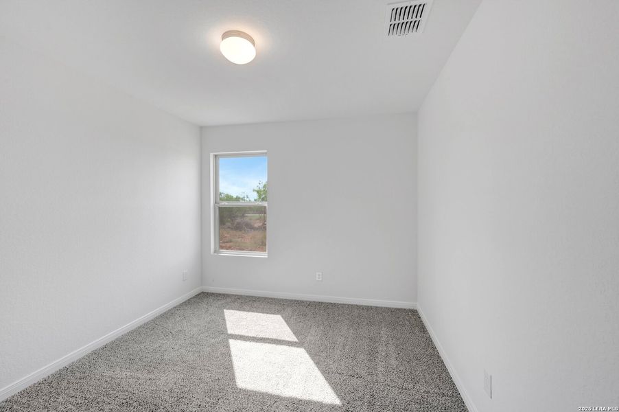Spacious, unfurnished interior of a new home in Chaparral Ranch, Floresville (Image 16).