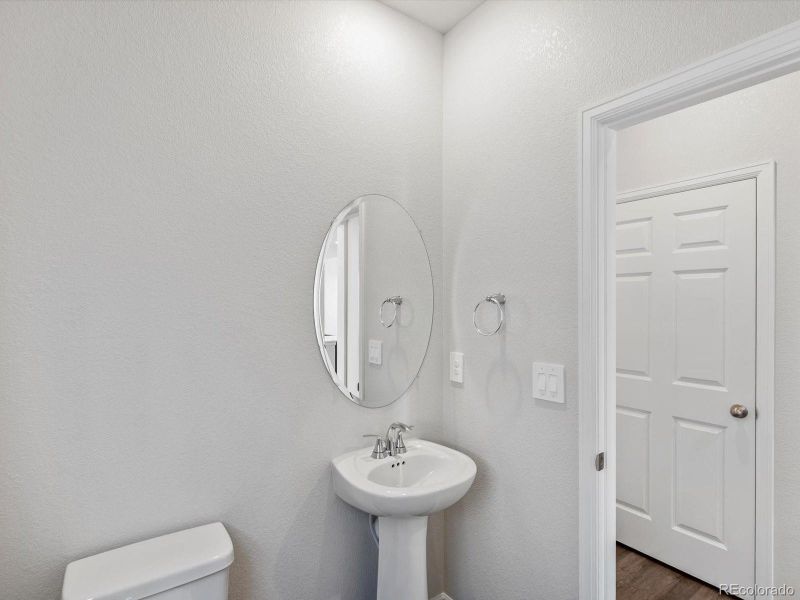 Furnished interior view inside a new home in Horizon Uptown: The Mountain Collection, Aurora (Image 7). Furnished interior view inside a new home in Horizon Uptown: The Mountain Collection, Aurora (Image 7).