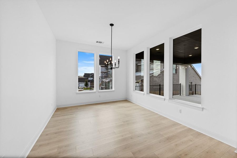 Spacious, unfurnished interior of a new home in Lariat - 80', Liberty Hill (Image 24).