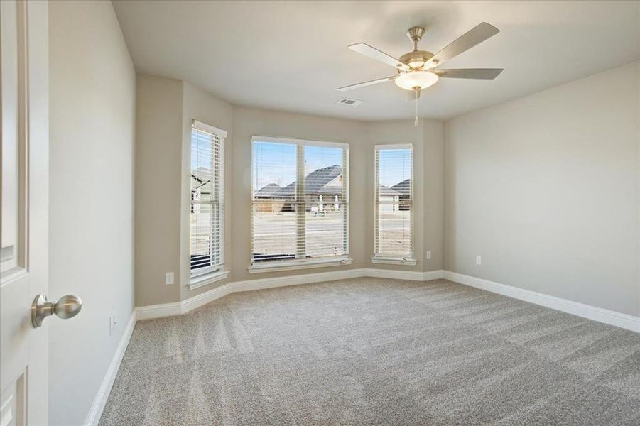Spacious, unfurnished interior of a new home in , Sherman (Image 13).