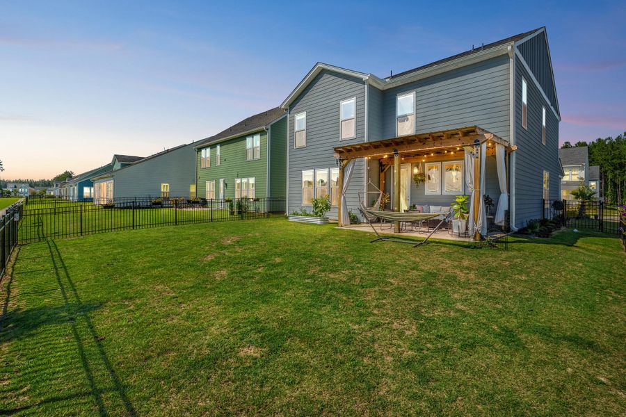 Exterior details and patio area of a home in , Ravenel (Image 3).
